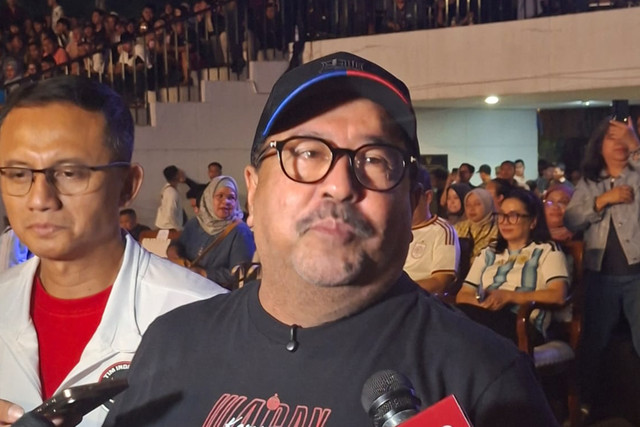 Wakil Gubernur DKI Jakarta, Rano Karno dan Direktur Utama Televisi Republik Indonesia(TVRI), Fiki Satari di acara Festival Rakyat Bola Gembira Nobar Argentina vs Spanyol di Lapangan Banteng, Jakarta Pusat, Minggu (19/7/2026). Foto: Pradya Tirta/kumparan