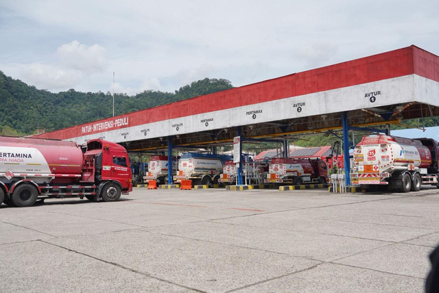 Pertamina Patra Niaga Regional Sumbagut memastikan penyaluran Bahan Bakar Minyak (BBM) di wilayah Sumatera Barat membaik, Senin (20/7/2027). Foto: Pertamina Patra Niaga