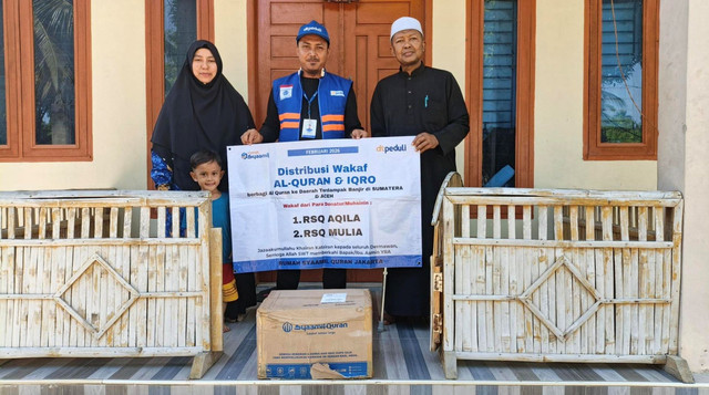 Ratusan Al-Quran dan Iqra' dibagikan kepada penyintas bencana di Aceh, hasil kolaborasi Syamil Quran Jakarta dan DT Peduli Aceh (Sumber: DT Peduli)
