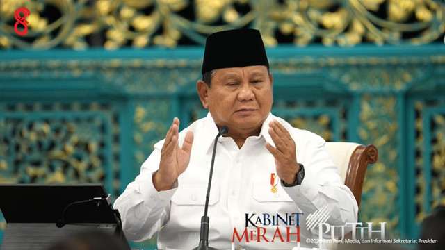 Presiden Prabowo Subianto memberikan taklimat saat Sidang Kabinet Paripurna di Istana Negara, Jakarta, Senin (20/7/2026). Foto: YouTube/ Sekretariat Presiden