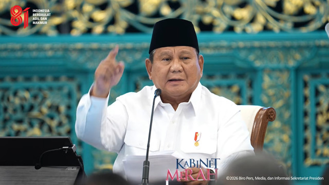 Presiden Prabowo Subianto memberikan taklimat saat Sidang Kabinet Paripurna di Istana Negara, Jakarta, Senin (20/7/2026). Foto: YouTube/ Sekretariat Presiden