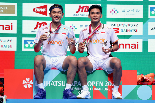 Fajar Alfian/Muhammad Shohibul Fikri berhasil menjuarai Japan Open 2026 setelah mengalahkan ganda peringkat satu dunia, Kim Won Ho/Seo Seung Jae dengan skor 21-19, 21-17 di Tokyo Metropolitan Gymnasium, Minggu (20/7). Foto: Dok. PBSI