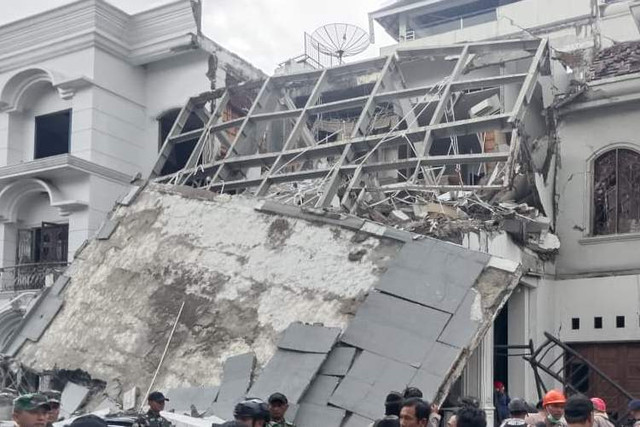 Kondisi rumah yang hancur usai ledakan di Kompleks perumahan Grand Polonia, Kota Medan, Sumatera Utara, pada Senin (20/7/2026).
Foto: Dok. Istimewa