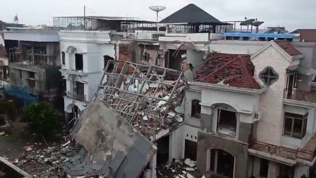 Kondisi rumah yang hancur usai ledakan di Kompleks perumahan Grand Polonia, Kota Medan, Sumatera Utara, pada Senin (20/7/2026). Foto: Dok. Istimewa
