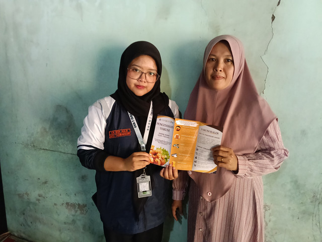 Kegiatan kuliah kerja nyata Multidisiplin 1 Nur Isna Aulia berjudul PENGEMASAN VAKUM DAN LABELING PRODUK EKADO IKAN PINDANG SEBAGAI UPAYA MENINGKATKAN NILAI JUAL, MEMPERPANJANG DAYA SIMPAN, SERTA MENINGKATKAN DAYA SAING PRODUK OLAHAN PERIKANAN di Desa Tambaksari, Kecamatan Rowosari, Kabupaten Kendal
