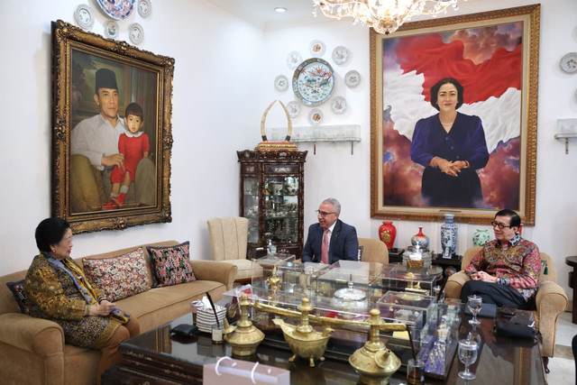 Presiden ke-5 sekaligus Ketua Umum PDIP Megawati Soekarnoputri terima kunjungan Dubes Maroko untuk RI Redouane Houssaini di kediamannya, Menteng, Jakarta Pusat, Senin (20/7/2026). Foto: PDIP