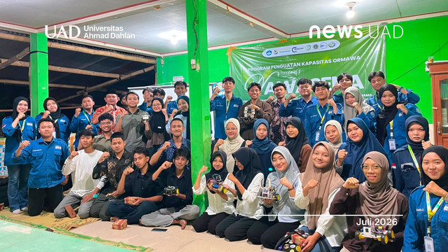 PPK Ormawa RDC Universitas Ahmad Dahlan (UAD) bekali Karang Taruna Karangtengah dasar-dasar robotika (Foto. RDC UAD)