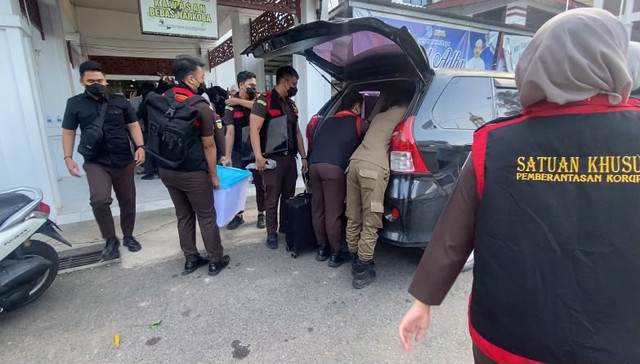 Kejaksaan Agung menggeledah Kantor Dinas Kesehatan Pemerintah Kabupaten Banjar. Foto: Dok. Istimewa