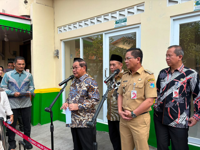 Gubernur DKI Jakarta Pramono Anung usai meresmikan Bedah Rumah di Kawasan Bekas Kebakaran di Jalan Bangka III, Pela Mampang, Mampang Prapatan, Jakarta Selatan, Selasa (21/7/2026). Foto: Nauval Pratama/kumparan