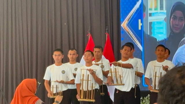 Penampilan Anak Binaan dalam acara "Temu Kasih dan Dialog Harapan Anak Binaan" dalam rangka Peringatan Hari Anak Nasional di Lembaga Pembinaan Khusus Anak (LPKA) Kelas I Tangerang, Selasa (21/7/2026). Foto: Pradya Tirta/kumparan