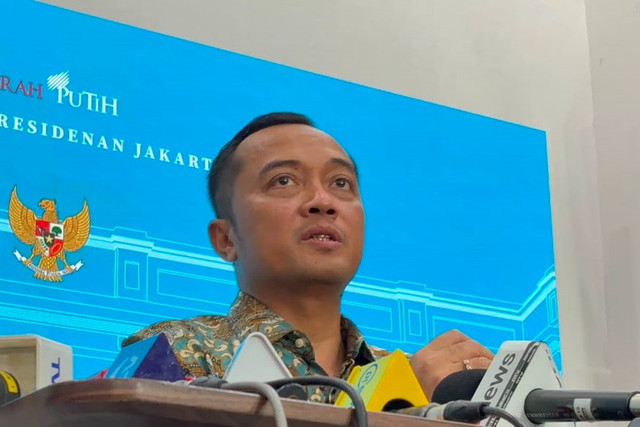 Mensesneg Prasetyo Hadi di Kompleks Istana Kepresidenan, Jakarta, Selasa (21/7/2026). Foto: Zamachsyari/kumparan