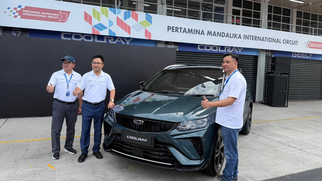 Uji coba Geely Coolray di Sirkuit Internasional Mandalika Lombok. Foto: Arya Ahyani Fadianur/kumparan