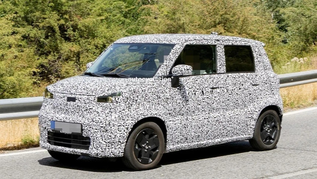 Spyshot mobil listrik kompak yang diduga sebagai versi produksi massal dari Suzuki Vision e-Sky Concept. Foto: dok. Autoevolution