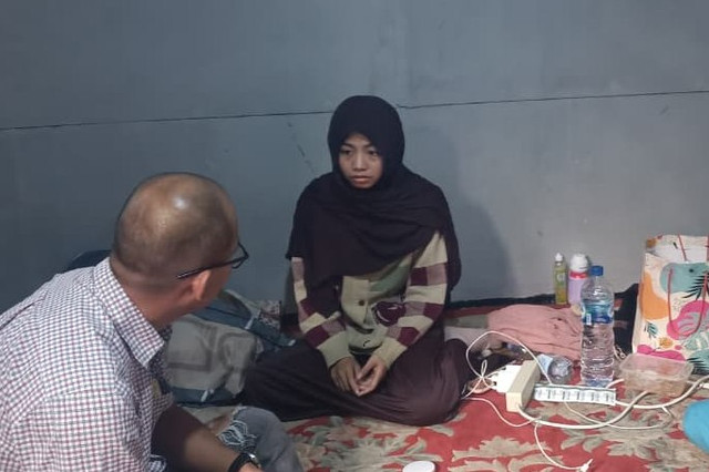 Meila Nurpadilah, wanita yang diduga diculik mantan pacarnya sudah kembali ke rumahnya di Cililin, Kabupaten Bandung, Selasa (21/7/2026). Foto: Abisatya Ramdhani/kumparan
