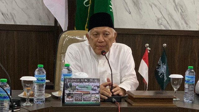 MKetua PWNU Jawa Timur, KH Abdul Hakim Mahfudz atau Gus Kikin (kiri) di Kantor PWNU Jawa Timur, Selasa (20/7/2026). Foto: Farusma Okta Verdian/kumparan