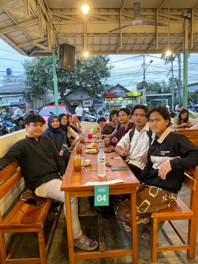dokumentasi buka bersama ketika ramadhan di warkop kelawai 