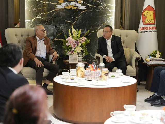 Wakil Ketua DPR RI Sufmi Dasco Ahmad menerima sekaligus berdiskusi dengan para tokoh dan pegiat Anti-Korupsi dan Founding Fathers KPK di ruang pimpinan Gedung Nusantara III , Senayan, Jakarta, Selasa (21/7/2026). Foto: Instagram/ @sufmi_dasco