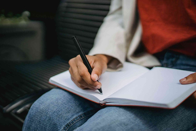 kesIlustrasi Journaling Emosi. Gambar: Pexels.