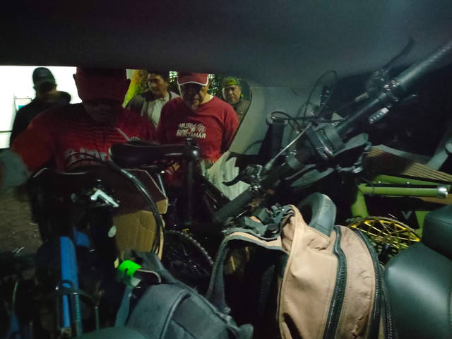 Menata Seli di dalam mobil. (Sumber foto: Penulis).
