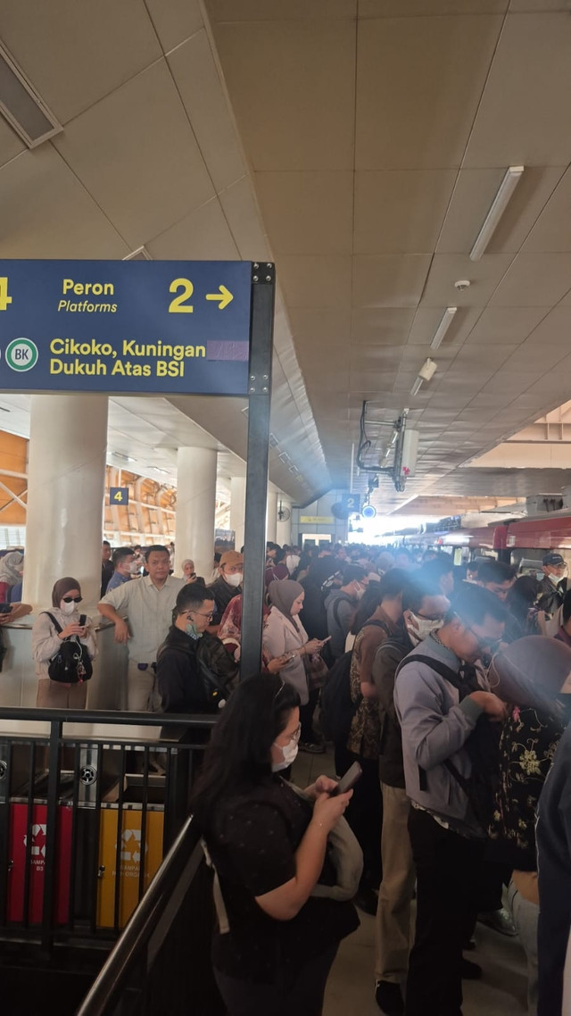 Kondisi di LRT Cawang yang mati mendadak pada Rabu (22/7/2026). Foto: Dok. kumparan