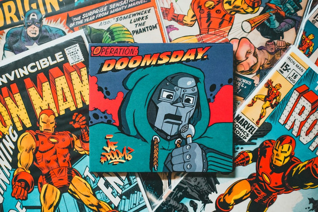 Ilustrasi film dan series Marvel yang harus ditonton sebelum Avengers: Doomsday, foto: Unsplash/Erik Mclean