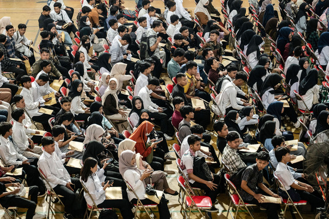 Sejumlah pencari kerja menghadiri kegiatan Job Fair Kendal 2026 di Kendal Sport Center, Kendal, Jawa Tengah, Rabu (22/7/2026). Foto: Aprillio Akbar/ANTARA FOTO