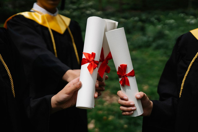 Ilustrasi membahas surat keterangan kesalahan penulisan ijazah. Foto: Pexels