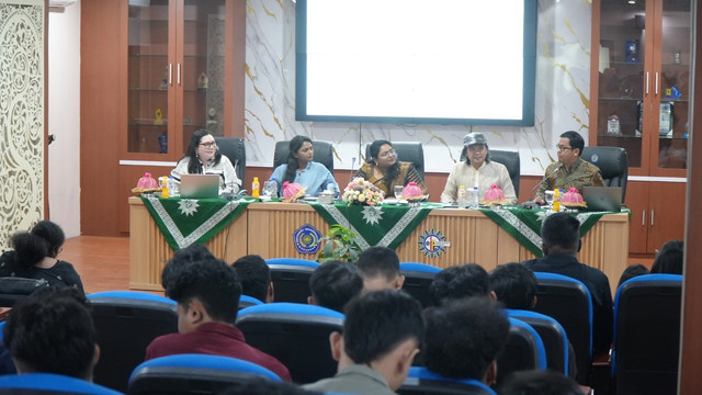 Kuliah Tamu FISIP Unismuh, Akademisi Filipina dan India Bahas Tantangan Demokrasi dan Pembangunan Berkelanjutan. Foto: Arinal / Humas