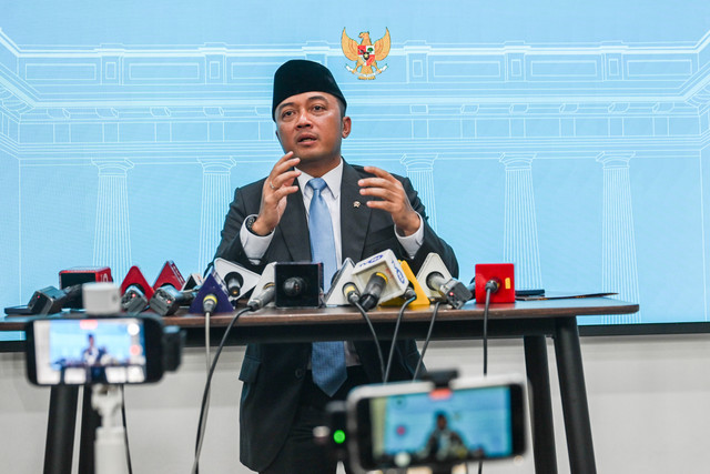 Mensesneg Prasetyo Hadi memberi keterangan pers di ruang media, kompleks Istana Kepresidenan, Jakarta, Rabu (22/7/2026). Foto: Galih Pradipta/ANTARA FOTO
