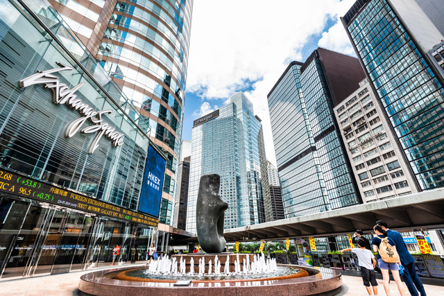 Ilustrasi Bursa Efek Hong Kong. Foto: Jack Hong/Shutterstock