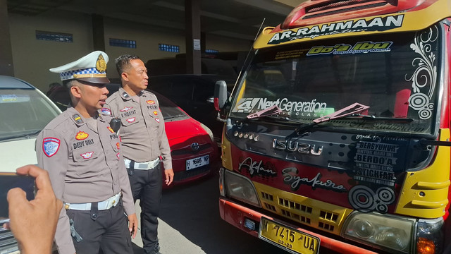 Sopir angkot bernama Rifai (44) warga Kecamatan Camplong, Kabupaten Sampang, melecehkan penumpangnya seorang siswi SMA. Foto: Dok. Polres Sampang