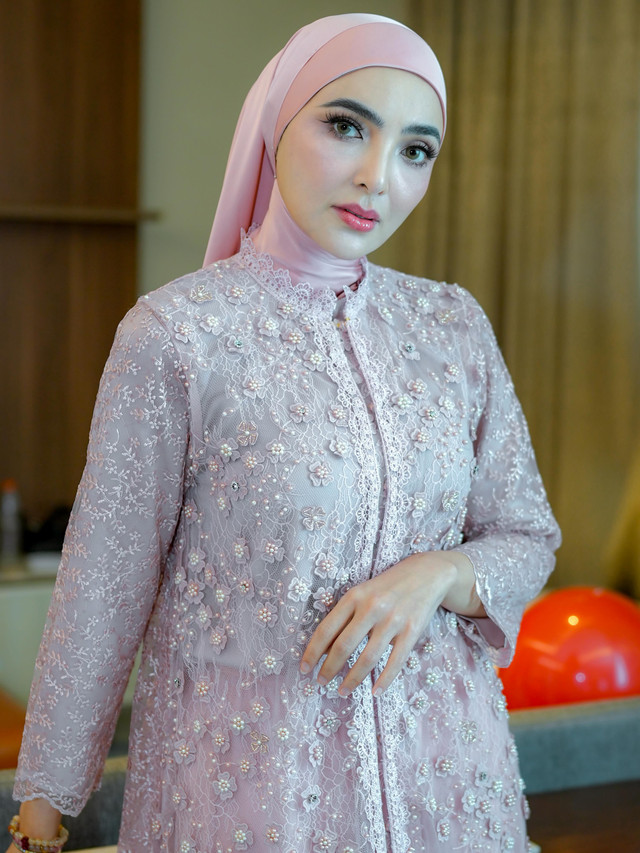 Ashanty mengenakan hijab. Foto: Instagram/@ashanty_ash