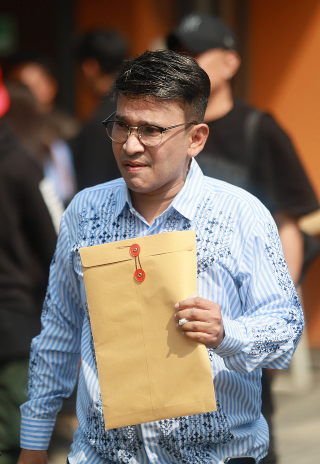 Presenter Ruben Onsu sebelum menjalani sidang mediasi hak asuh anak di Pengadilan Negeri Jakarta Selatan, Jakarta, Rabu, (22/7/2026). Foto: Agus Apriyanto