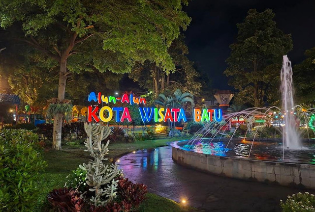 Suasana Alun-alun Kota Wisata Batu. Foto: kumparan