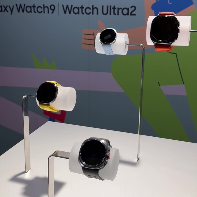 Samsung Galaxy Watch 9 dan Watch Ultra 2. Foto: Habib Allbi Ferdian/kumparan