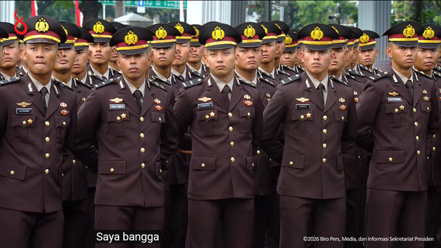 Anak Ferdy Sambo, Tribrata Putra Sambo (tengah) menghadiri Upacara Prasetya Perwira (Praspa) TNI dan Polri tahun 2026 di halaman Istana Merdeka, Jakarta, Rabu (22/7/2026).
Foto: YouTube/ Sekretariat Presiden