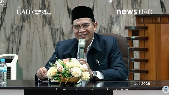 Kajian Ahad Pagi Masjid Islamic Center Universitas Ahmad Dahlan (UAD) dengan pembicara Drs. H. Masykur Azahri, M.A. (Foto. Mawar)