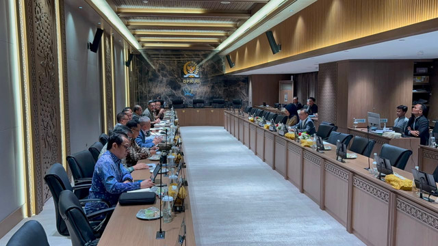 Rapat pimpinan DPR dengan pemerintah membahas Perpres Ojol di Kompleks Parlemen, Senayan, Jakarta, Kamis (23/7/2026). Foto: Nasywa Athifah/kumparan