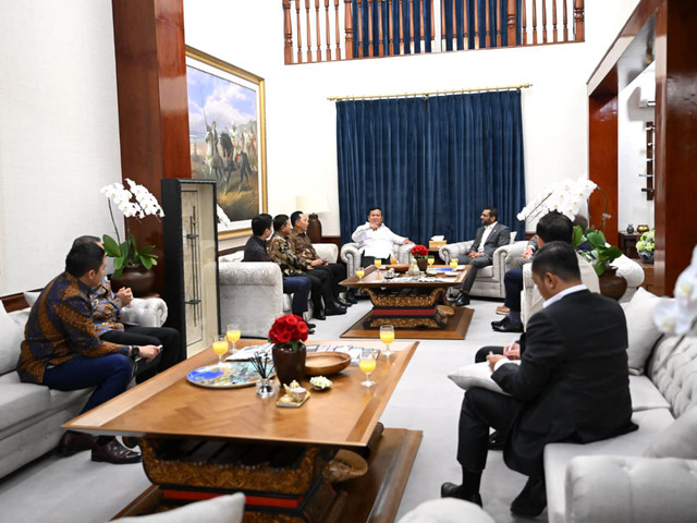 Presiden Prabowo Subianto menerima kunjungan kehormatan Direktur Federal Bureau of Investigation (FBI) Amerika Serikat, Kash Patel, di Kertanegara, Jakarta, Rabu (22/7/2026). Foto: Dok. Kris - Biro Pers Sekretariat Presiden