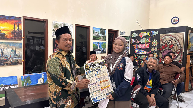 Kegiatan kuliah kerja nyata multidisiplin 2 Abaruna berjudul EDUKASI PENTINGNYA PROBIOTIK PADA BUDIDAYA IKAN BERKELANJUTAN Di Desa Tambaksari, Kecamatan Rowosari, Kabupaten Kendal