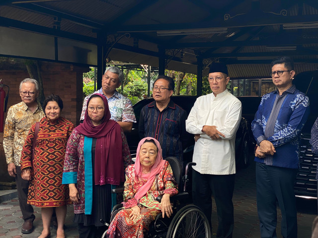 Sejumlah tokoh nasional yang tergabung dalam Gerakan Nurani Bangsa (GNB) bertemu Sultan HB X di Keraton Yogyakarta, Kamis (23/7). Foto: Pandangan Jogja/Resti Damayanti