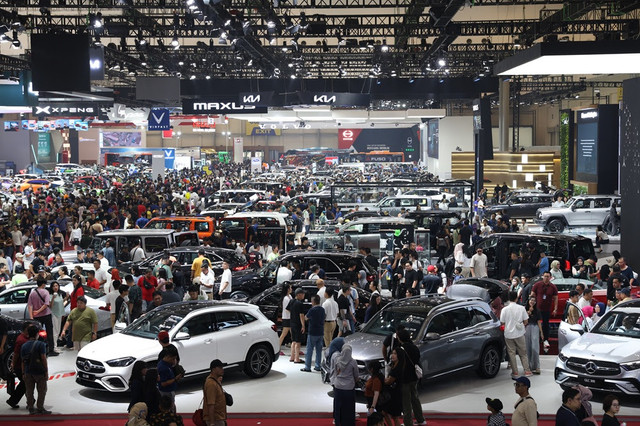 Antusiasme pengunjung dalam pameran GAIKINDO Indonesia International Auto Show (GIIAS). Foto: Dok. Gaikindo