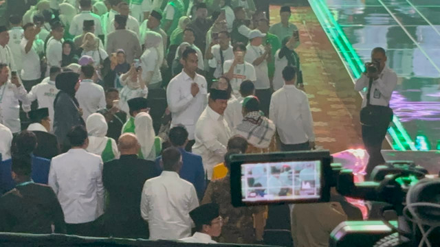 Presiden Prabowo Subianto didampingi Wapres Gibran Rakabuming Raka menghadiri Harlah PKB ke-28 di JCC Senayan, Jakarta, Kamis (23/7). Foto: Nasywa Athifah/kumparan