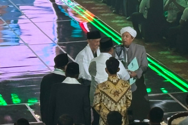 Penyerahan hasil Ijtima Ulama PKB ke Presiden Prabowo Subianto saat Puncak Harlah PKB ke-28 di JCC, Senayan, Jakarta, Kamis (23/7/2026). Foto: Nasywa Athifah/kumparan