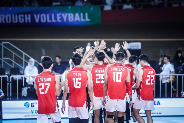 Timnas Voli Indonesia saat lawan Kamboja dalam laga pertama Pool A SEA V Cup 2026 Leg 2 di Jakarta International Velodrome, Rabu (22/7). Foto: SAVA