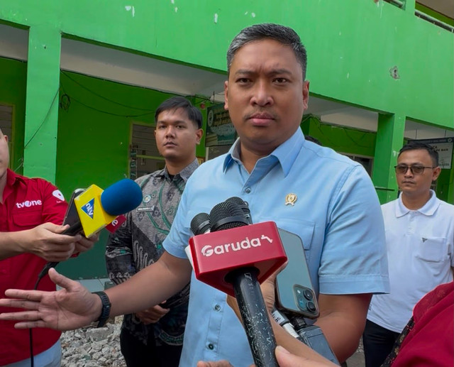 Kepala Badan Gizi Nasional (BGN) Sudaryono memberikan keterangan usai mengunjungi SDN Bantarjati 9 Kota Bogor, Jumat (24/7/2026). Foto: Kevin Daniel/kumparan