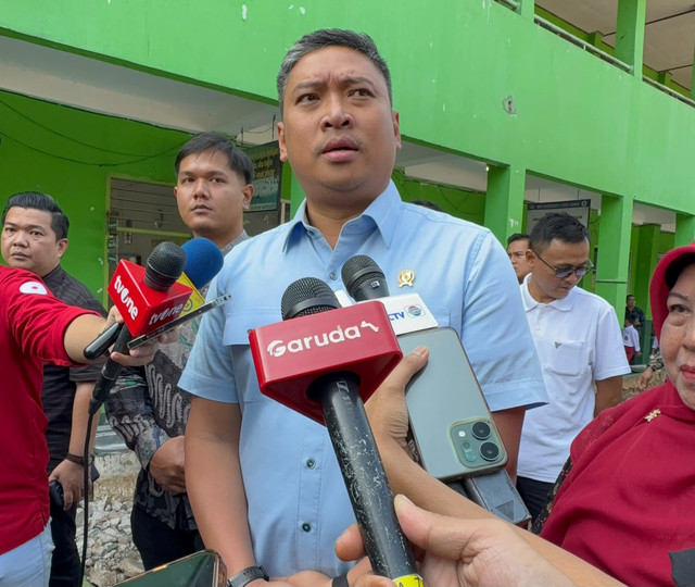 Kepala Badan Gizi Nasional (BGN) Sudaryono memberikan keterangan usai mengunjungi SDN Bantarjati 9 Kota Bogor, Jumat (24/7/2026). Foto: Kevin Daniel/kumparan
