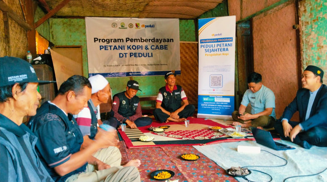 Monitoring Petani Kopi Binaan DT Peduli Bandung yang berlokasi di Ciwidey (Sumber: DT Peduli)