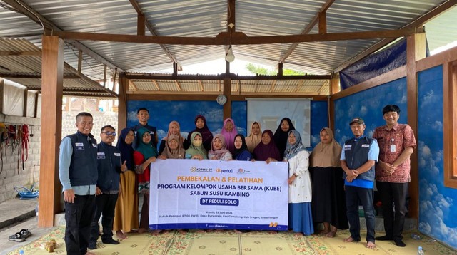 Pelatihan Digital Marketing untuk Anggota Kelompok Usaha Bersama Sambal Mbok Tama (Sumber: DT Peduli)