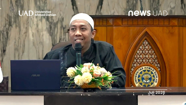 Kajian Ahad Pagi Masjid Islamic Center Universitas Ahmad Dahlan (UAD) dengan pemateri Ustaz Muhammad Hasnan Nahar (Foto. Mawar)